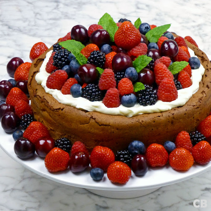 De allerlekkerste chocolade-desserttaart met heel veel zomerfruit!