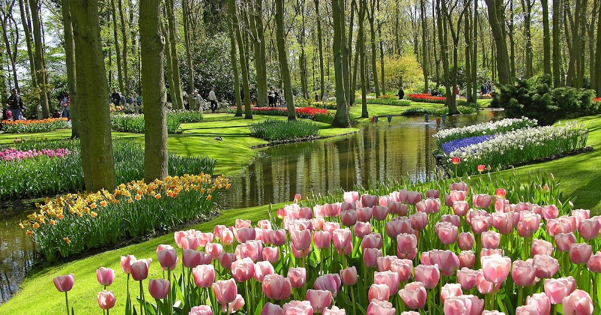 Anggitha poespa 5 Negara  dengan taman bunga terindah
