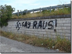 Gay Raus