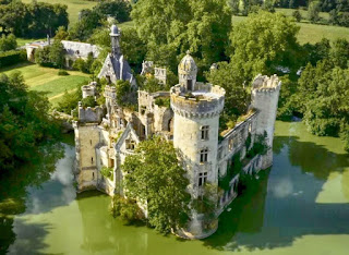 El Castillo abandonado de la Mothe-Chandeniers en Francia