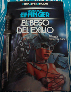 Portada del libro El beso del exilio, de George Alec Effinger