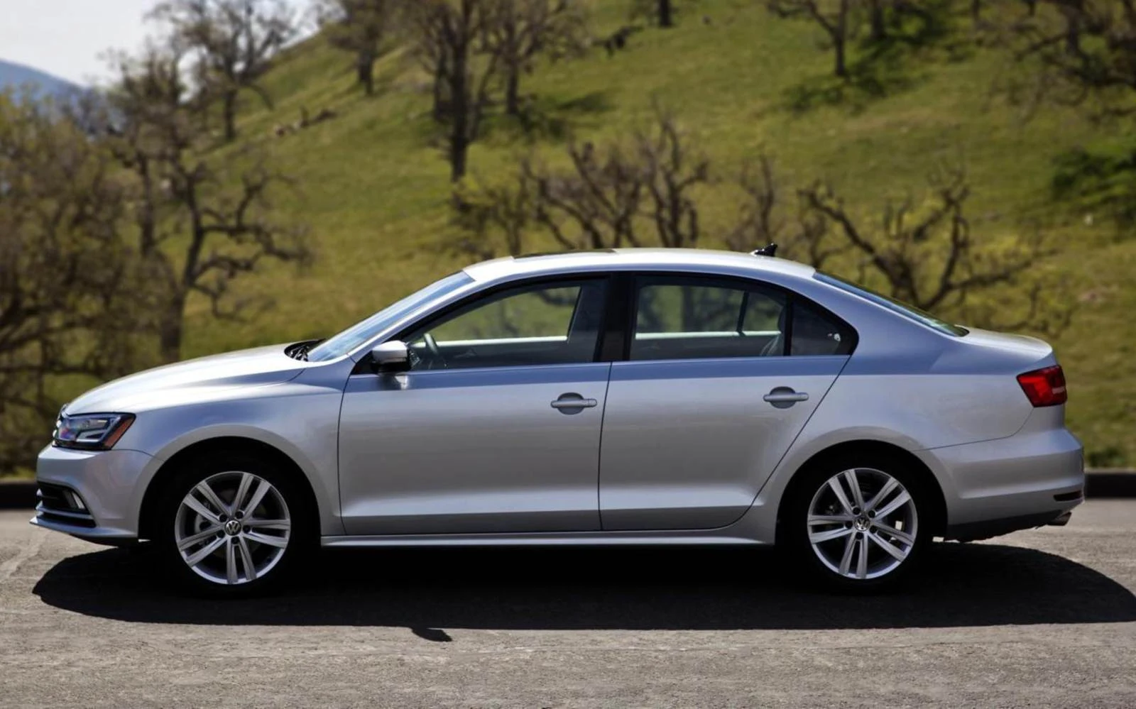 Novo Volkswagen Jetta 2015 - lateral