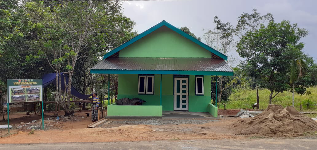 Senyum Bahagia Ibu Arbaiyah Melihat Rumah Yang Dibangun Untuknya Oleh Satgas TMMD Hampir Selesai