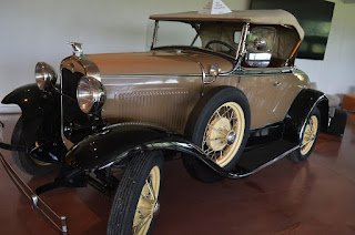 Bodega Bouza. Uruguay. Autos antiguos