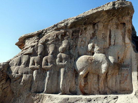 Gunung Yang Disulap Menjadi Istana Oleh Kaisar Persia|bambang-gene.blogspot.com