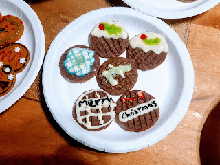 Merry Christmas decorated Chocolate Digestives (Gluten free version!)