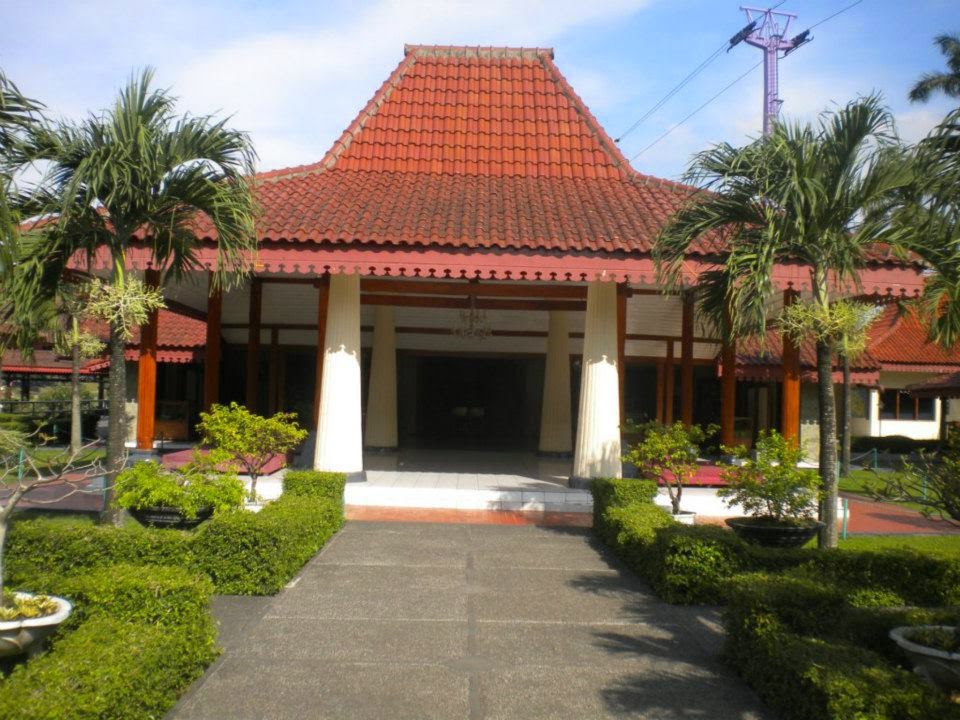  Interaktif: Rumah Adat Provinsi Jawa Barat (Rumah Kasepuhan Cirebon