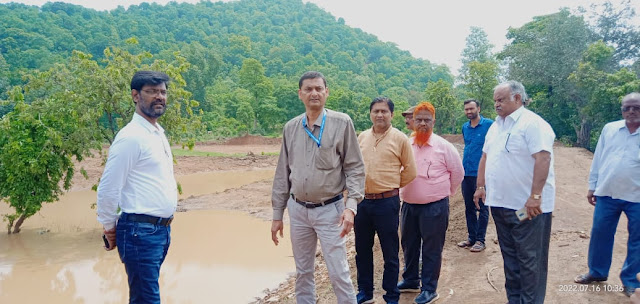 कैच द रेन अभियान कटनी :साइंटिस्ट और तकनीकी अधिकारी  ग्रामीण क्षेत्रों में निर्मित जल संरचनाओं का किया निरीक्षण | Catch The Rain Katni
