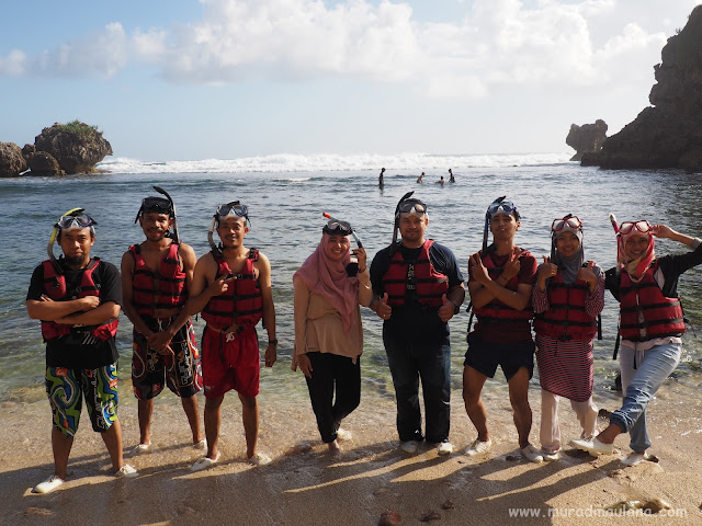 Teman MIP UGM Snorkeling Pantai Nglambor Gunungkidul