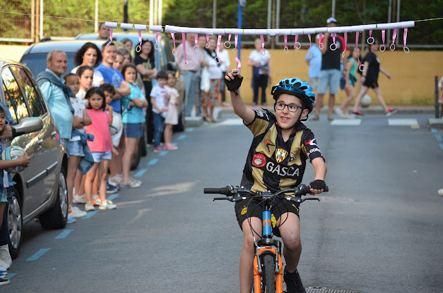 Carrera de cintas infantil en Llano