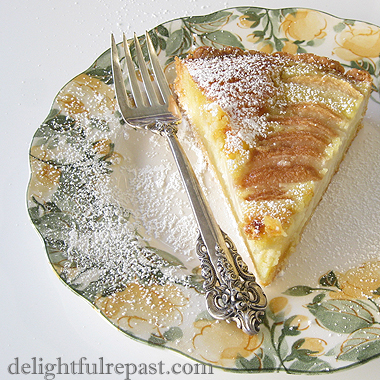 Pear Frangipane Tart - Tarte a la Frangipane aux Poires / www.delightfulrepast.com