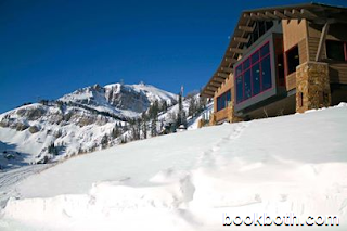 http://joaniestraveltips.com/component/content/article/94-wyoming/329-both-both-hotels-new-years-lodge-style.html