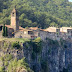 Castellfollit de la Roca - vila medieval na costa mediterrânea da Espanha