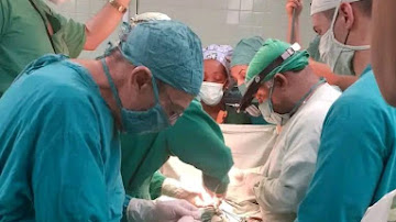 Pequeña fue operada de un tumor teratoma del mediastino en Cuba