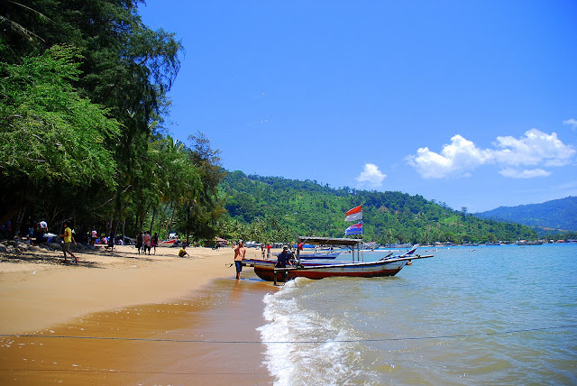 6 Rekomendasi Pantai Terbaik di  Padang  Sumatera Barat 
