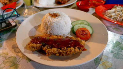 Ayam Taiwan warong Kak Ros di Sintang