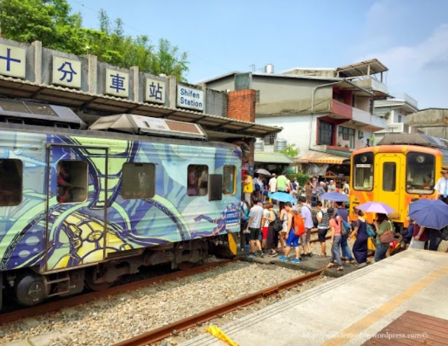 shifen train