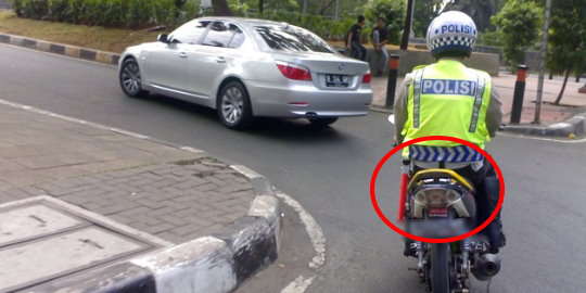 6 Bentuk Pelanggaran Oleh Oknum Polisi Lalu Lintas