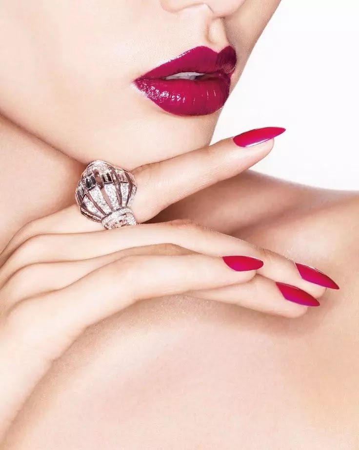 Are red nails in style?
