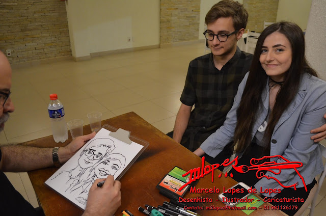 Caricaturista na festa com o Desenhista Marcelo Lopes de Lopes