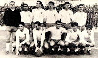 REAL ZARAGOZA C. D. - Zaragoza, España - Temporada 1963-64 - Yarza, Cortizo, Santamaría, Zubiaurre, Pepín, Violeta; Julito, Endériz, Marcelino, Villa y Carlos Lapetra - REAL MURCIA 2 (Lax y Martínez) REAL ZARAGOZA 0 - 19/01/1964 - Liga de 1ª División, jornada 17 - Murcia, estadio de La Condomina - El Zaragoza fue 4º en la Liga, con Antonio Ramallets de entrenador