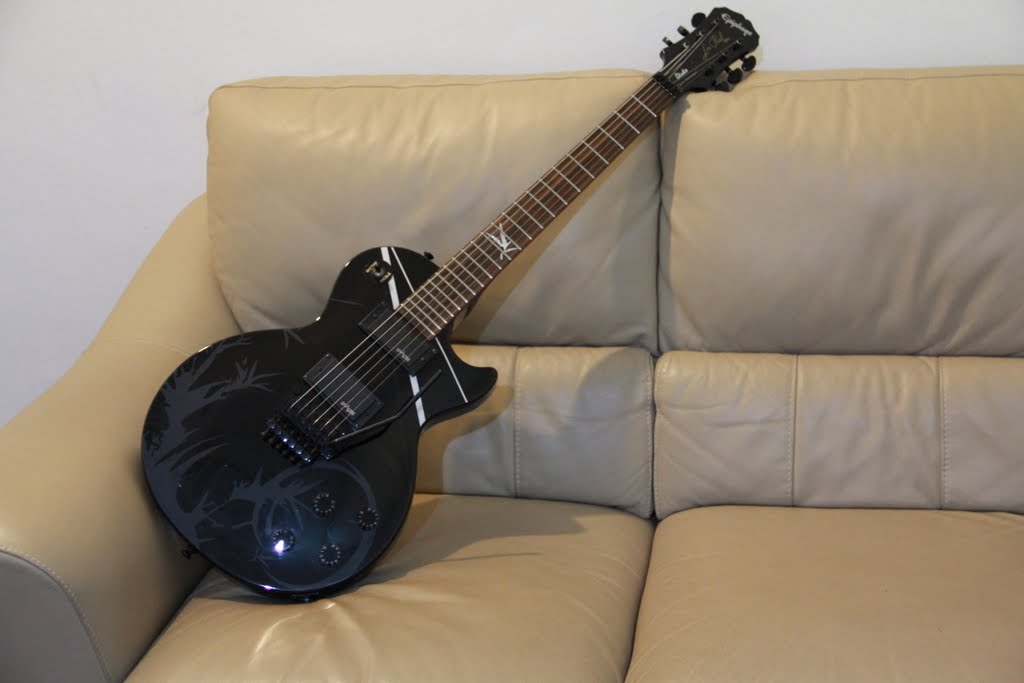 ebony epiphone les paul standard plain top electric guitar. Epiphone Les Paul Studio