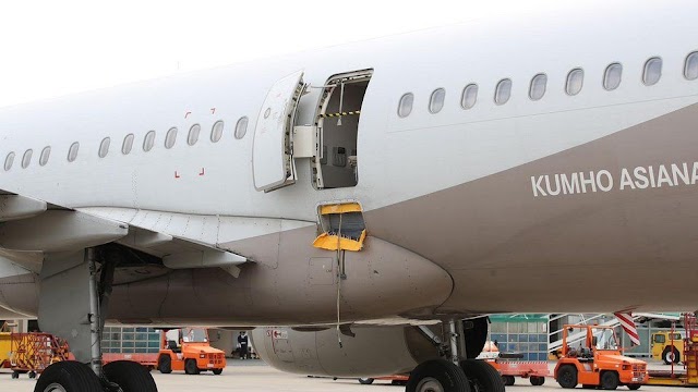 Korean Asiana Airlines Door Plane Suddenly Opened When It Was About To Land