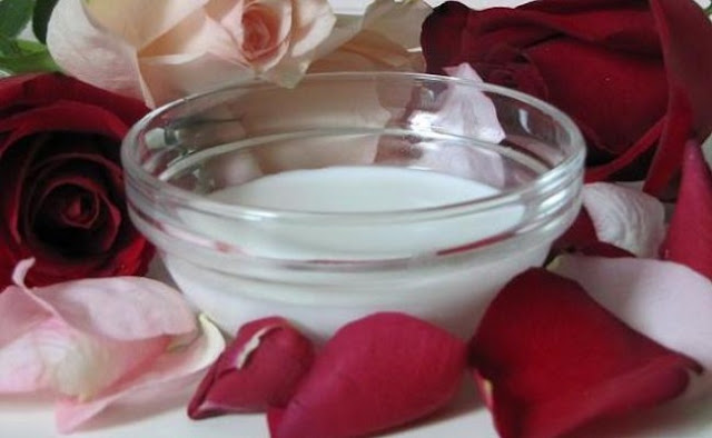 WOW...Masker Kelopak Bunga Mawar & Susu Untuk Kulit Wajah Cerah