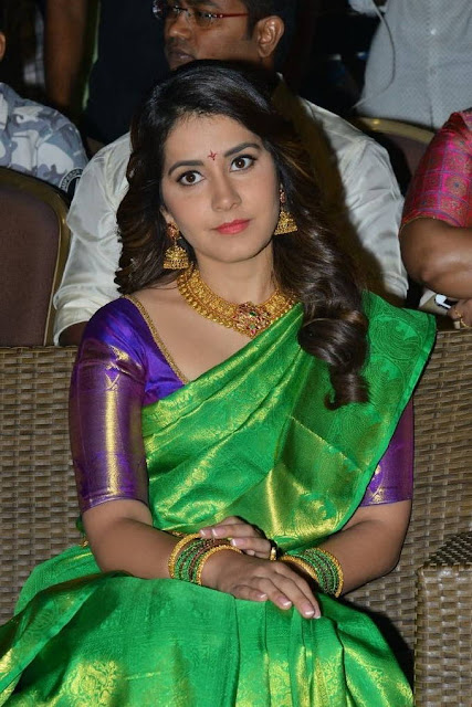 Rashi Khanna gorgeous look in saree