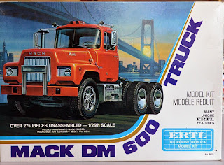 Model Kit Mack DM 600 