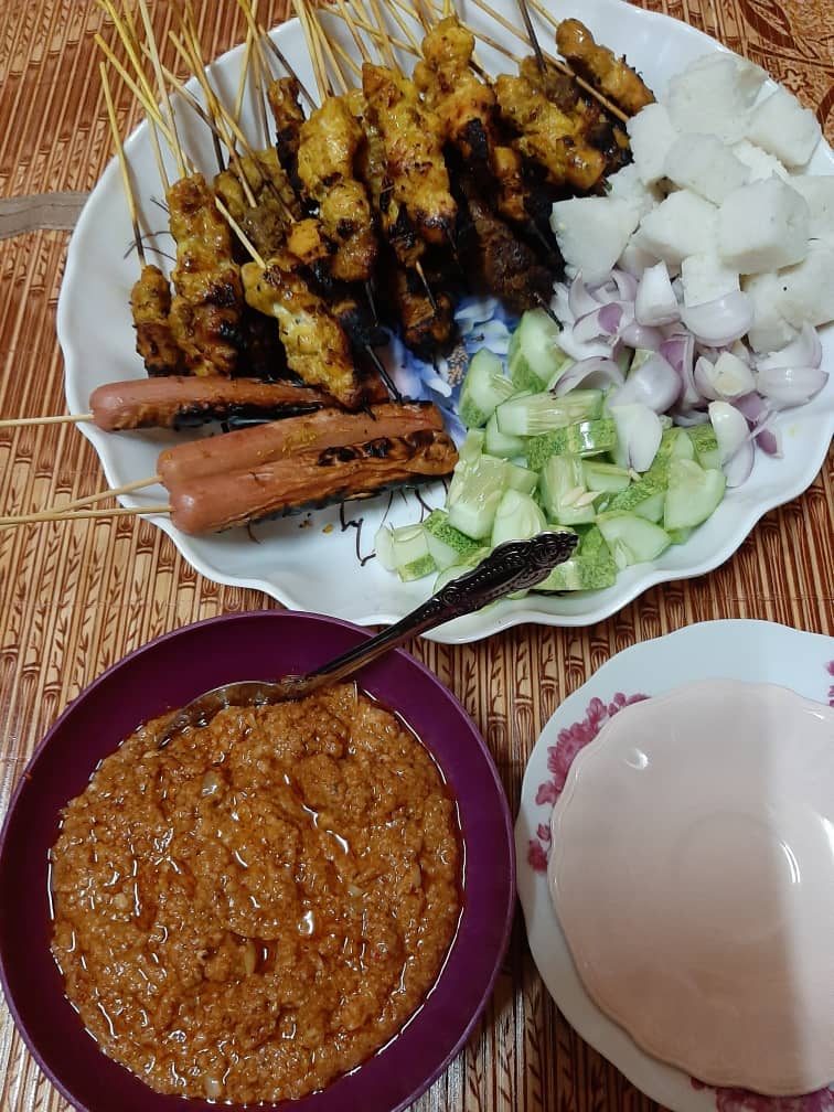 RESEPI SATAY AYAM DAN DAGING BESERTA KUAH KACANG YANG 