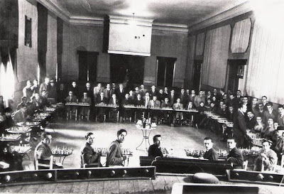 Simultáneas a 36 tableros, a cargo de Ángel Ribera en el C. C. Sant Andreu en 1942