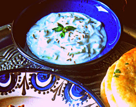 http://cupcakeluvs.blogspot.dk/2014/05/ingefr-hvidlg-naan-agurke-mynte-raita.html