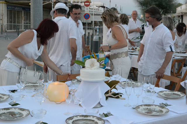 "Sopar en Blanc Mataró"