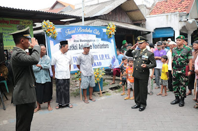 Sampaikan Duka Cita, Dandim 0816 Pimpin Pemakaman Almarhum Letkol Arh Joko Novriantoro