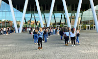 Exteriores de BEC! horas antes del inicio del concierto de Maluma