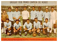 Selección de URUGUAY - Temporada 1929-30 - Álvaro Gestido, Nasazzi, Ballestero, Mascheroni, Andrade y Fernández; Dorado, Scarone, Castro, Cea e Iriarte - URUGUAY 4 (Dorado, Cea, Iriarte y Castro), ARGENTINA 2 (Peucelle, Stábile) - 30/07/1930 - Mundial de Uruguay 1930, final - Montevideo (Uruguay), estadio Centenario - URUGUAY gana el primer Campeonato del Mundo de Fútbol