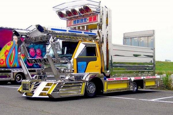 Truck tuning in Japan 10 Pics