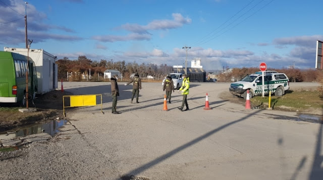 En un operativo de control vehicular realizado en Tolhuin, efectivos de Gendarmería Nacional demoraron a cuatro personas luego de detectar marihuana en cantidad superior a la permitida por la ley para consumo personal.