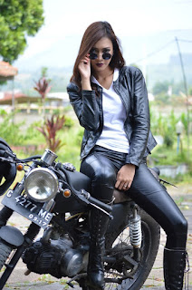 LADY BIKERS