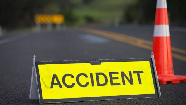  A 38-year-old man was killed and 15 others were injured when their tractor-trolley collided with a canter on the Meerut-kKarnal highway near Itawa village in the district, police said Saturday.