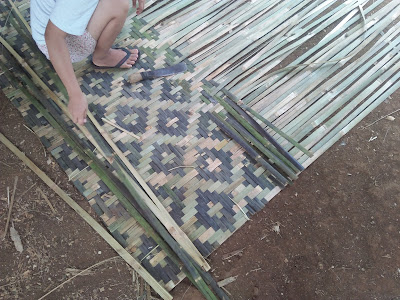 proses pembuatan bilik bambu
