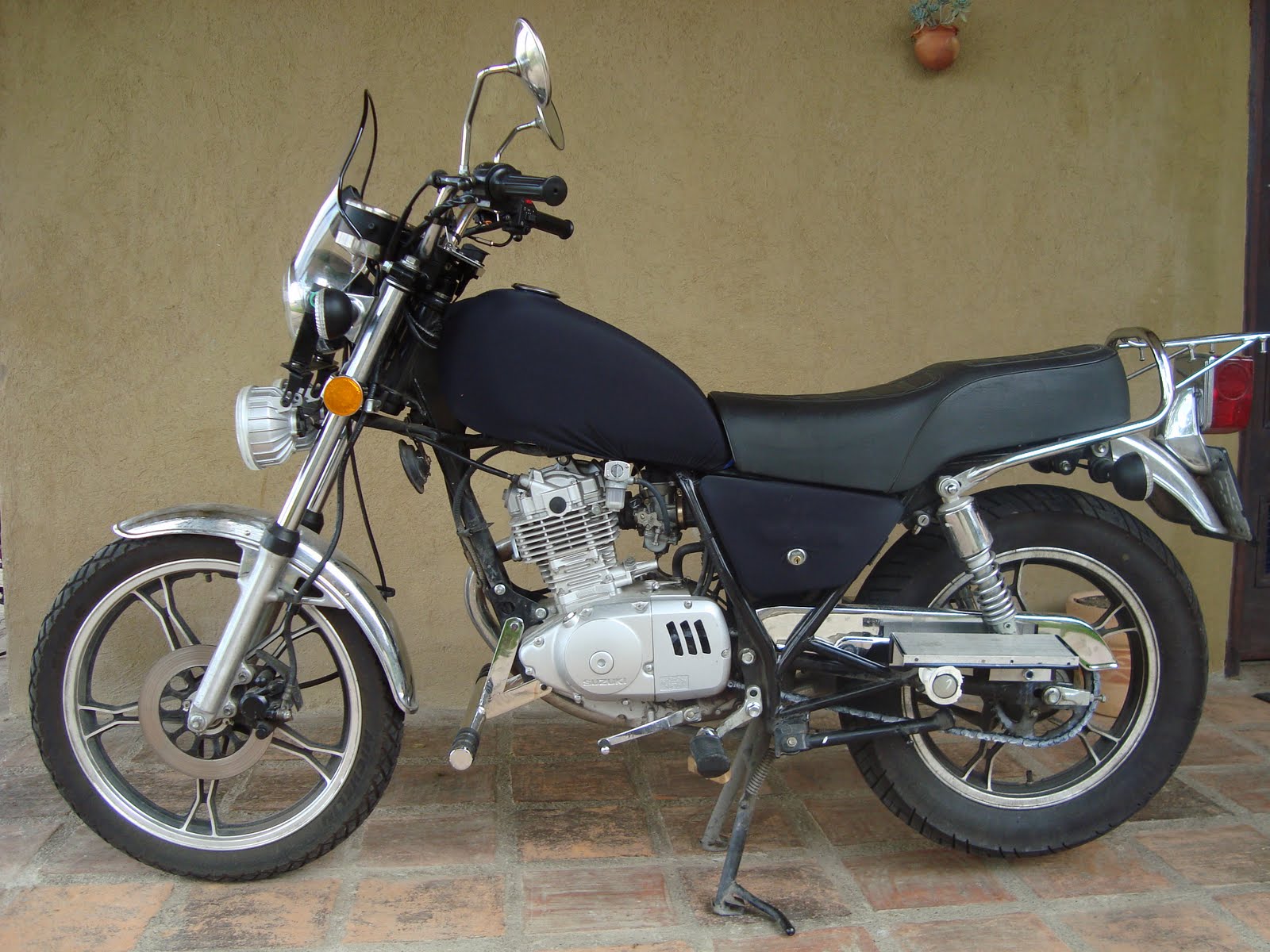 EN MOTO SUZUKI GN 125