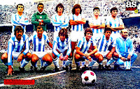 C. D. MÁLAGA - Málaga, España - Temporada 1974-75 - Benítez, Deusto, Irles, Vilanova, Monreal y Macías; Orozco, Migueli, Castronovo, Bustillo, Requejo y Dionisio Franco (masajista) - ATLÉTICO DE MADRID 2 (Gárate y Aguilar), C. D. MÁLAGA 1 (Castronovo) - 23/03/1975 - Liga de 1ª División, jornada 25 - Madrid, estadio Vicente Calderón - Entrenado por Marcel Domingo y Carmona Ros, el C. D. Málaga se clasificó 16º en la Liga y descendió a 2ª División