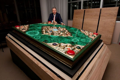 World’s Largest Quran Worth 1.3 Million Exhibited in Tatarstan 1 أكبر نسخة من ’’القرآن الكريم‘‘ بجمهورية تاترستان وصلة تكلفتها 1.3 مليون دولار