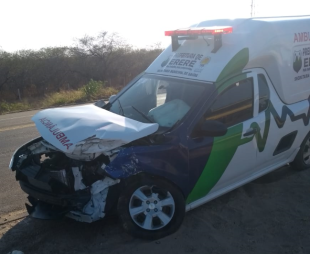 Colisão entre ambulância e carreta deixa um morto na BR-116