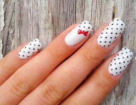 Polka dot nail arts desgin 