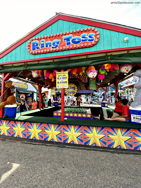 Ring Toss en Palace Playland en Old Orchard Beach, Maine