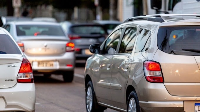 Lei permite que motoristas dirijam sem portar CRLV, mas ainda há risco de ser multado