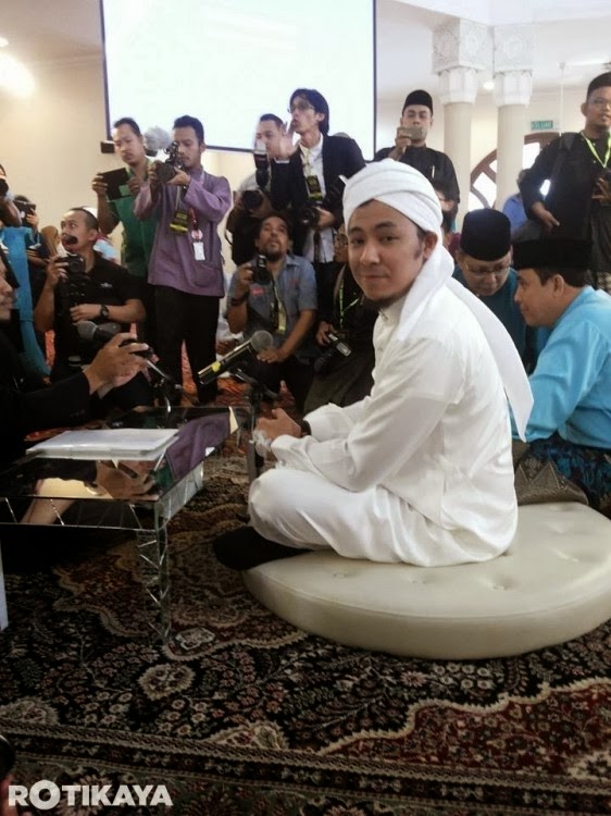 gambar majlis kahwin puteri sarah liyana, majlis kahwin syamsul yusof dan puteri sarah liyana, syamsul yusof selaman ijabkabul dengan puteri sarah, majlis nikah puteri sarah liyana, majlis nikah syamsul yusof dan puteri sarah liyana, gambar majlis kahwin artis